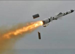 На подлете к Киеву ПВО сбила ракету (видео)