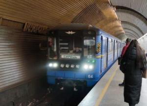 В Киеве ограничивают работу метро и транспорта: вводят спецпропуска