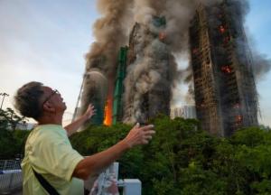 Апокаліптична пожежа в Гонконзі: вже 55 загиблих, майже 300 людей зникли безвісти (фото, відео)