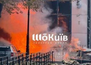 Окупанти вдарили по медзакладу та бізнес-центру в Києві: 4 загиблих (відео моменту влучання)