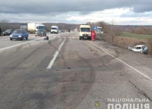 В Запорожье пьяный водитель "девятки" врезался в грузовик (фото)