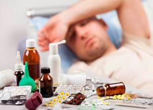 Врачи назвали способы самолечения, которые опаснее самих заболеваний