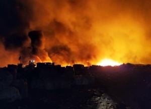 В Кривом Роге горит свалка