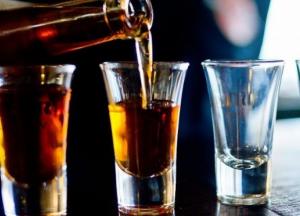 Названа полезная для борьбы с атеросклерозом доза алкоголя