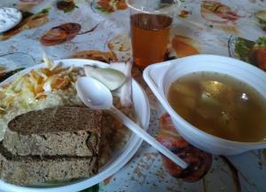 Куда идут деньги? В сети на фото показали, чем кормят бойцов ВСУ