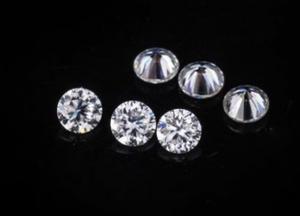 НБУ выставил на аукцион почти 1000 бриллиантов