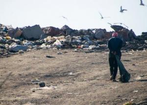 В Одесской области на свалке нашли матрас с деньгами