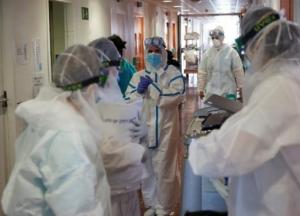 В Украине протестируют на коронавирус всех медиков