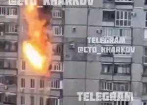 Росіяни влучили у дві багатоповерхівки в Харкові: відео моменту удару