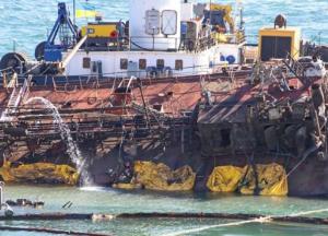 Из танкера Delfi произошел новый разлив нефтепродуктов