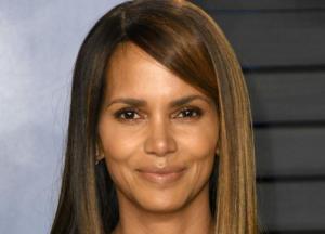 53-летняя Холли Берри снялась без бюстгальтера (фото)