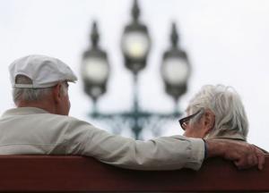 Украинцам хотят предложить альтернативную пенсию на банковских счетах