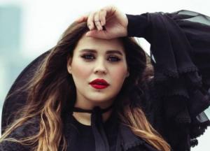 Солистка группы KAZKA восхитила поклонников эффектным нарядом (фото)