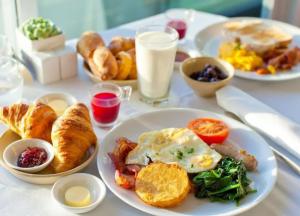 Ученые назвали виды завтраков, которые напрасно считаются полезными