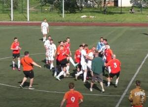 У футбольному матчі команди Мілевського сталася масова бійка (відео)