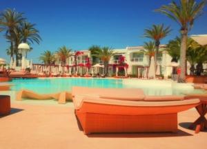 Новый список стран "красной" зоны: куда можно ехать на отдых в январе