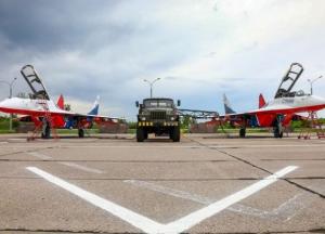 Аеродром в Борисоглєбську атакувала велика кількість дронів: від "променів добра" загинули військові (відео)