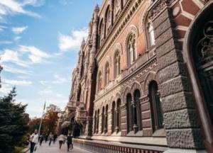 Украина должна выплатить $17 млрд за два года