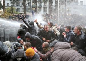 Протестующих в Тбилиси разогнали водометами (видео)