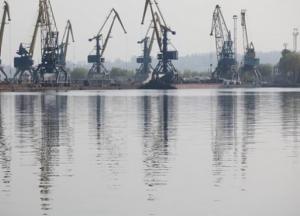 Пляжи Запорожья закрыли из-за загадочного пятна на воде