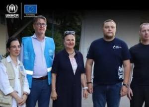 Посол ЄС відвідала харківський транзитний центр для евакуйованих з прифронтових зон