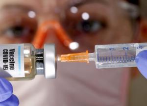 Когда вакцина от COVID-19 появится в аптеках Украины. В Минздраве назвали сроки