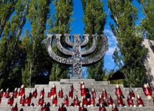 Голова представництва ЄС в Україні вшанувала пам'ять жертв Бабиного Яру, згадавши про вибухи у Києві