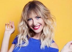 Леся Никитюк в ярком мини-платье восхитила поклонников (фото)