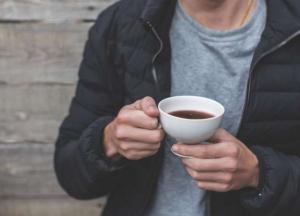 Медики объяснили, почему мужчинам опасно пить чай
