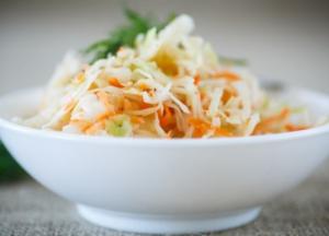 Эксперты рассказали, кому необходимо есть квашенную капусту