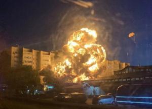 У Єйську військовий літак протаранив будинок, згоріли квартири з 1 по 9 поверх: нові подробиці (відео)