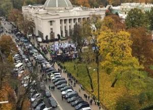 В Киеве "евообляхеры" заблокировали правительственный квартал (фото)