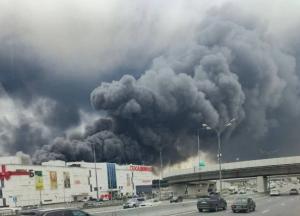 У Москві настала ніч, усе в чорному диму: це найбільша атака українських дронів та ракет за час війни (відео)