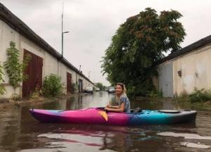 Оползни и фонтаны из грязи: как выглядит Одесса после сильнейшего шторма (видео)
