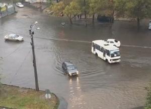 Сильный ливень затопил центр Одессы
