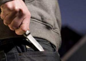 В Киеве пьяный полицейский угрожал прохожим ножом