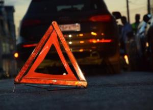 В Тернопольской области автомобиль сбил женщину с двумя детьми