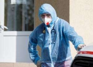 Кабмин выделил 1,5 млрд гривен медикам, которые занимаются COVID-вакцинацией