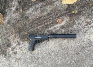 На Киевщине беглый преступник устроил перестрелку и ранил двух полицейских (фото)