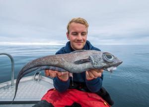 В Норвегии рыбак поймал глазастое существо, похожее на динозавра (фото)