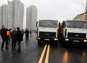 Кличко в костюме Деда Мороза открыл движение по Шулявскому мосту (видео)