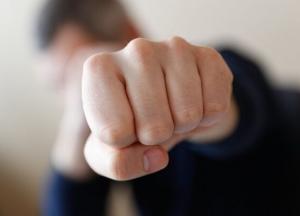 В Тернопольськой области мужчина избил полицейского на избирательном участке