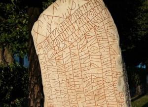 На артефакте викингов расшифровали надписи из 762 рун (фото)