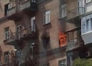 В Киеве горит многоэтажка, людей эвакуируют (видео)