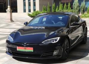 Маск опроверг слухи о том, что подарил Лукашенко Теслу 