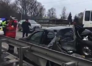 В Киеве маршрутка попала в страшную аварию