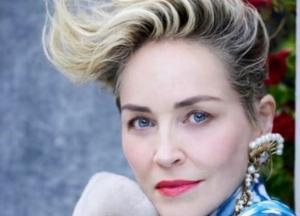 Шэрон Стоун поразила откровенным образом в боди