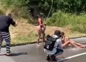 В Черногории оштрафовали украинок за ню фотосессию на автодороге