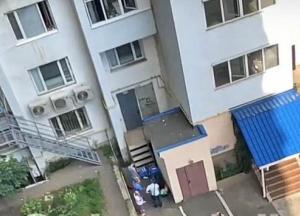 В Одессе, выпав с 8 этажа, разбился полуторагодовалый мальчик (видео)