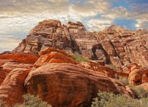 Ученые раскрыли тайну "заржавевших красных камней"